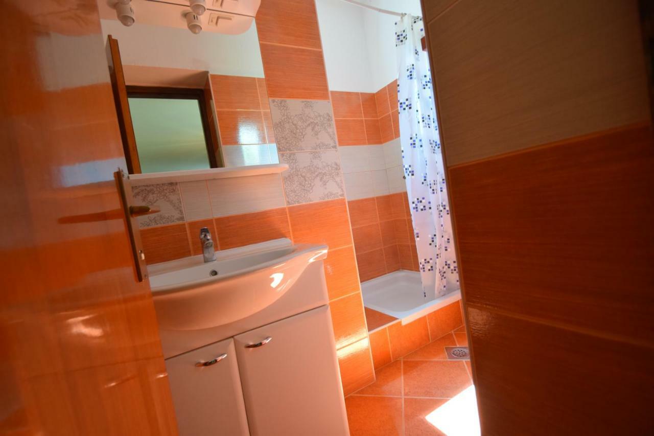 Apartments Nina Starigrad Paklenica Exteriér fotografie