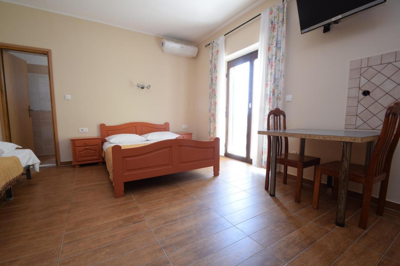 Apartments Nina Starigrad Paklenica Exteriér fotografie