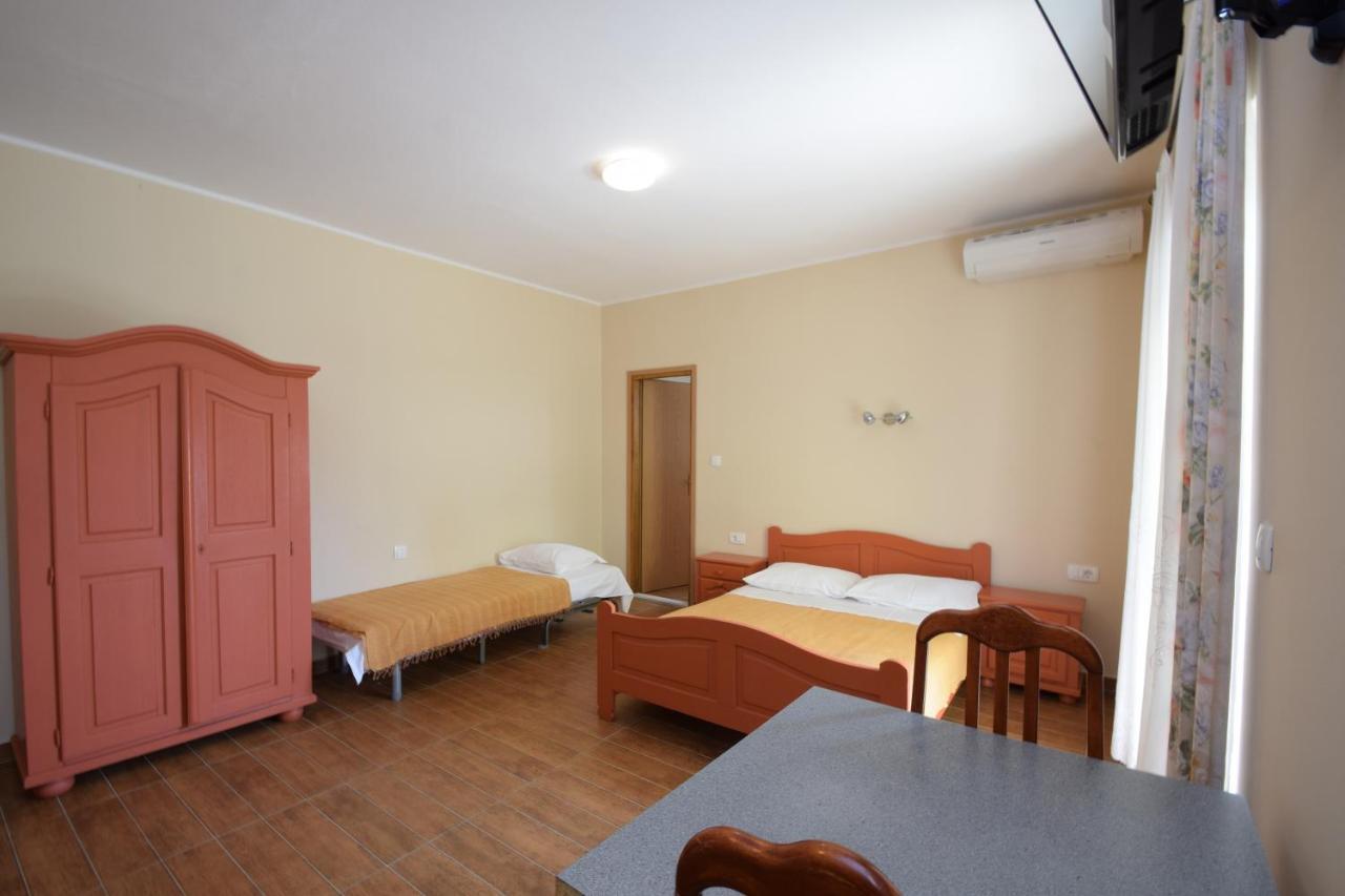 Apartments Nina Starigrad Paklenica Exteriér fotografie